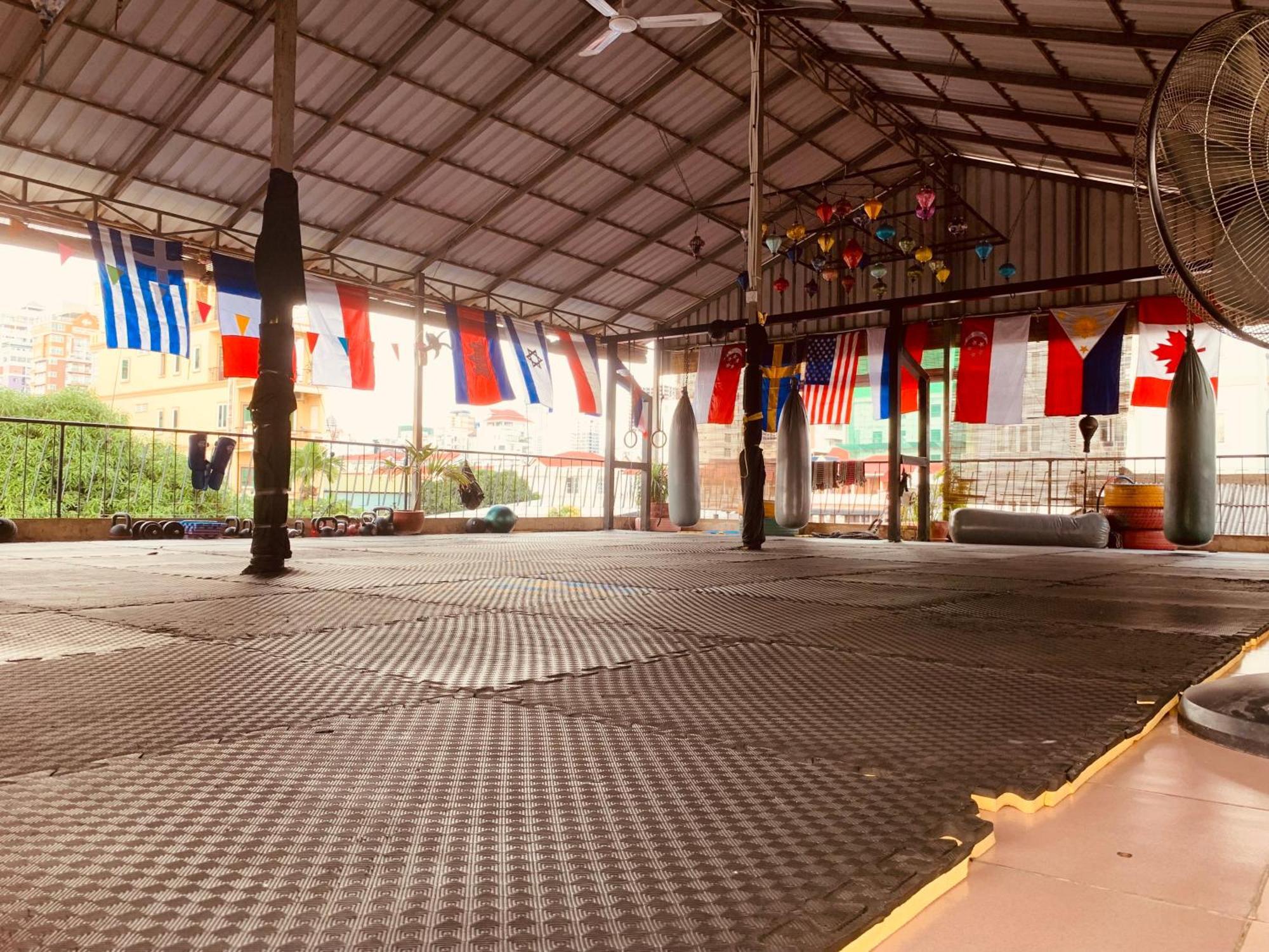Villa Martial Arts Gym & Guesthouse Phnom Penh Exteriör bild